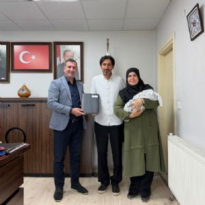 koruyucu-ailesiyle-bulusturmanin-mutlulugunu-yasiyoruz